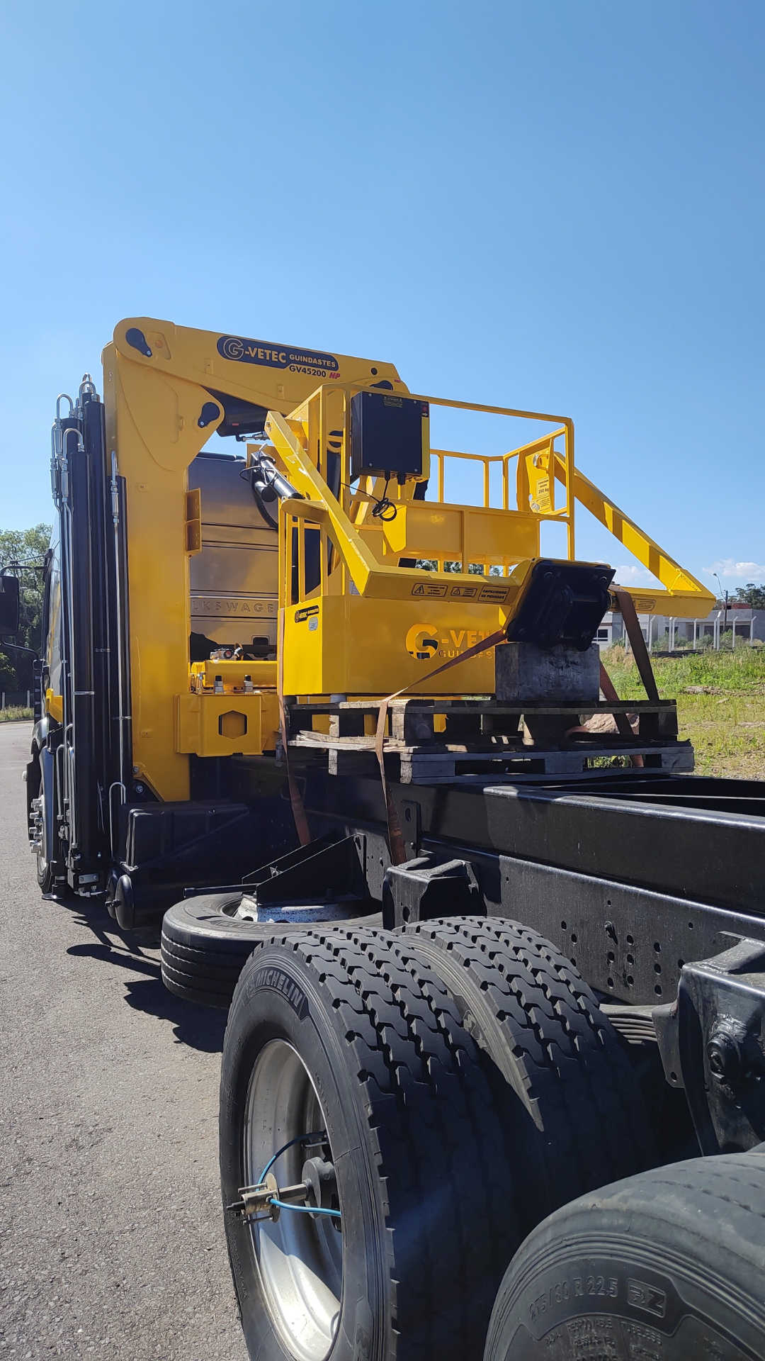 Detalhe da lança do guindaste G-Vetec GV45200 HP